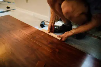 Does Laminate Flooring Requires Gluing, What Kind Of Glue Do I Use On Laminate Flooring